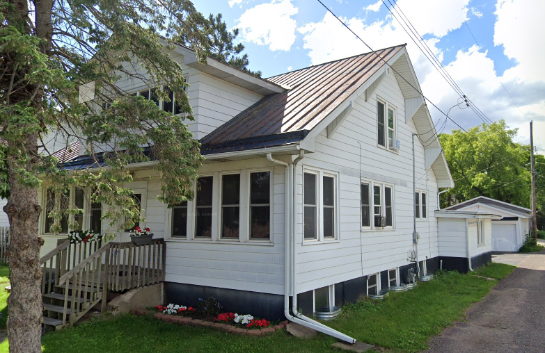 910 E Grand Ave House